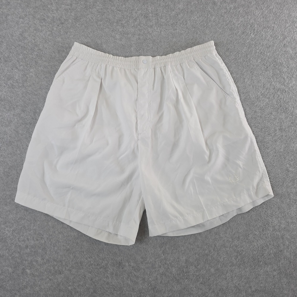 Fred Perry Men's Tennis Shorts Sz XL White Pleated Laurel Wreath Preppy VTG‎ 7"